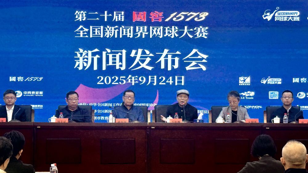 网球场外新闻不断,话题热度爆表的简单介绍 网球场外新闻不断,话题热度爆表的简单介绍