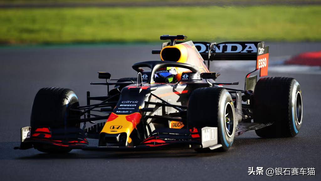 哈斯车队鏖战梅赛德斯,佩雷兹点燃赛场 哈斯车队鏖战梅赛德斯,佩雷兹点燃赛场